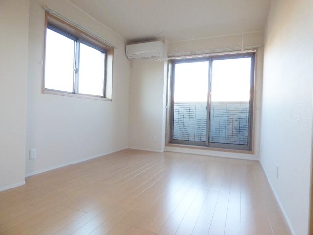 居室・リビング　使いやすい形の為、レイアウトを楽しめます♪