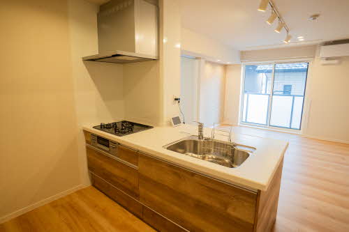 キッチン　※写真は202号室で、実際とは異なる場合がございます。