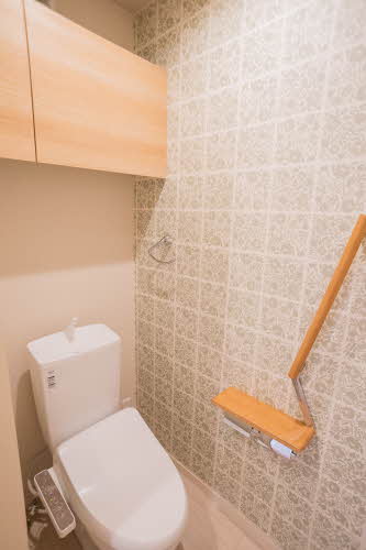 トイレ　※写真は202号室で、実際とは異なる場合がございます。