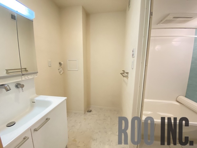 洗面設備　※写真は１０５号室となります。　実際と異なります。