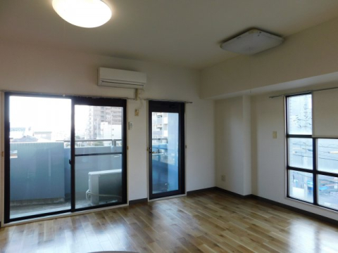 居室・リビング　※写真は３０１号室のものです