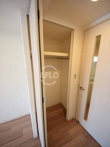 収納　プレサンス谷町七丁目II　クローゼット