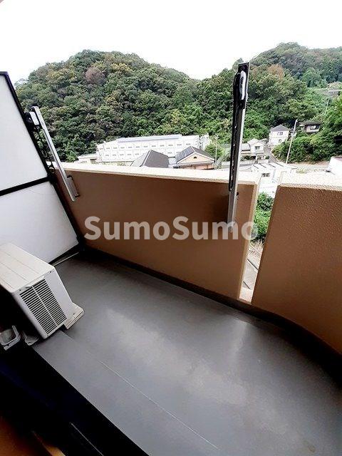 バルコニー　暖かな日差しのふりそそぐバルコニー