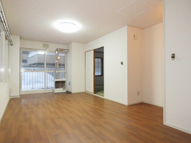 居室・リビング　★人気の都市ガス！駅徒歩10分以内！ネット無料！★角部屋！