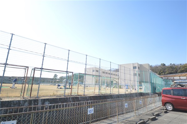 小学校　神戸市立西脇小学校（小学校）まで624m
