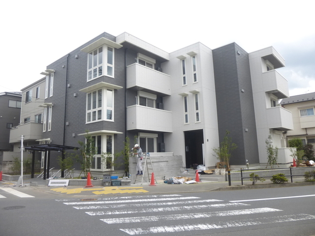 建物外観　工事中の外観