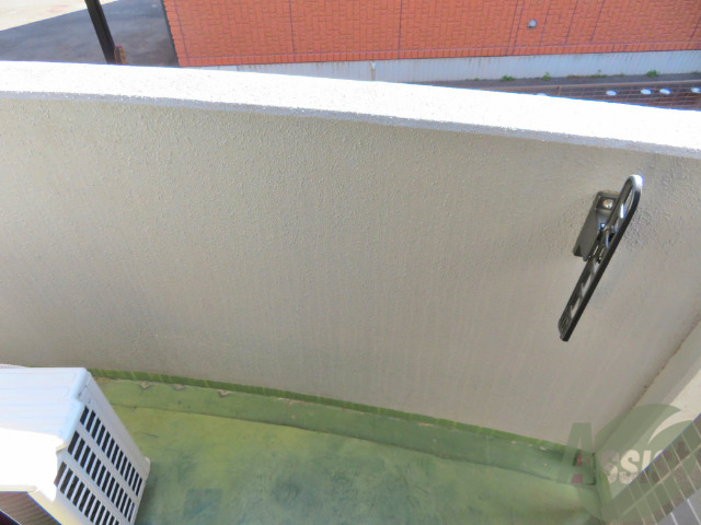 バルコニー　バルコニーは幅があり、広い印象を受けました。