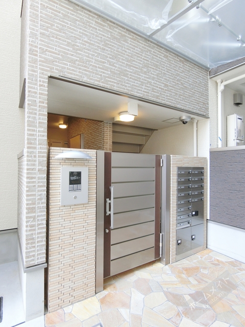 エントランス　オートロック付きで部外者シャットアウト♪