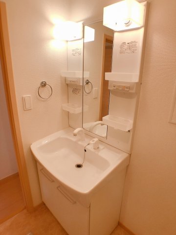洗面設備　シャンプードレッサー付き独立洗面台