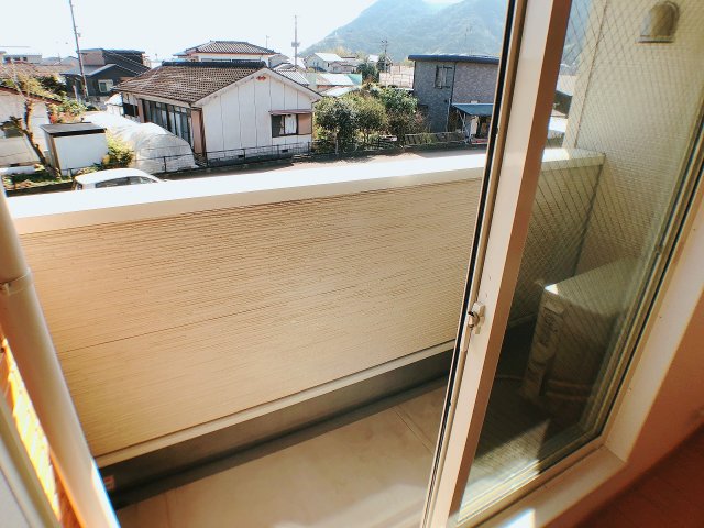 バルコニー　南東向きで日当たり良好なバルコニー
