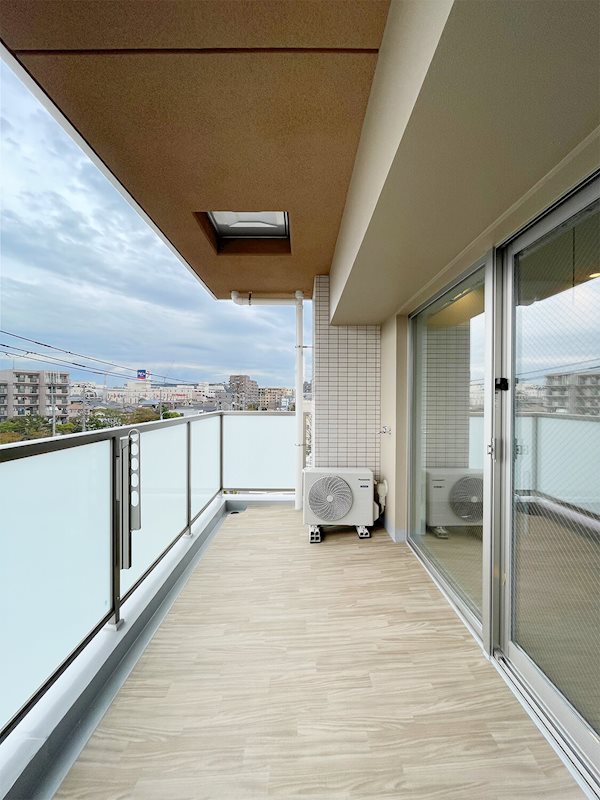 バルコニー　上層階ならではの開放感のあるベランダ