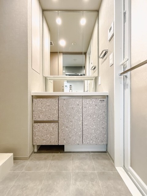 洗面設備　※写真は同タイプ住戸です。