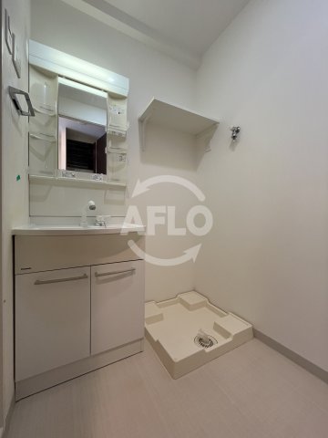 洗面設備　スプランディッド新大阪DUE　洗面台