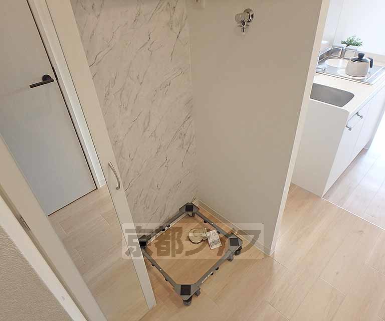 その他設備　移動可能な洗濯機設置置きです。