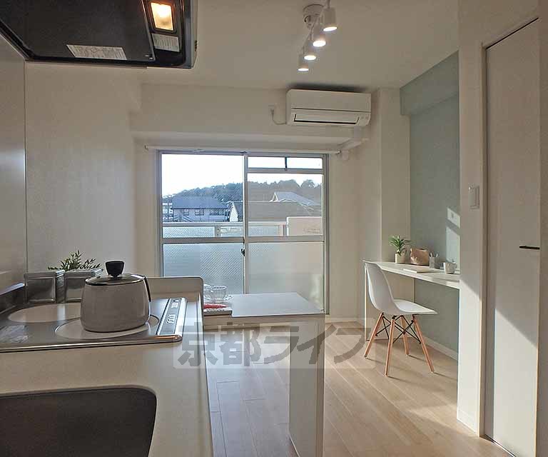 居室・リビング　白基調のおしゃれな洋室です。