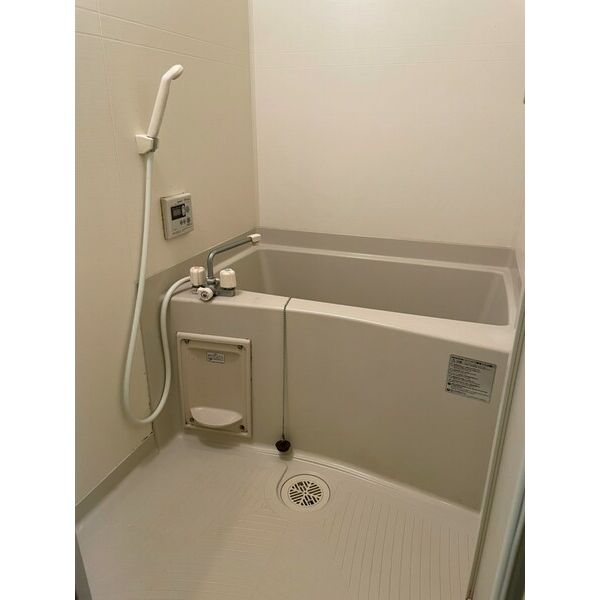 バス・シャワールーム　掲載写真は同型モデルを掲載しており実際のお部屋と仕様等が異な