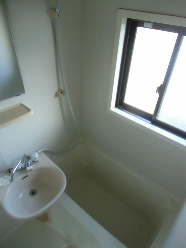 バス・シャワールーム　窓付きのお風呂！