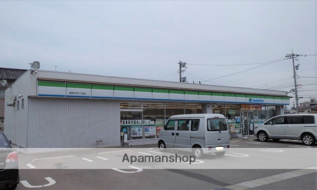 コンビニ　ファミリーマート高岡大坪三丁目店（コンビニ）まで804m