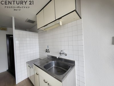 キッチン　背面キッチンで家具家電を配置しやすいです