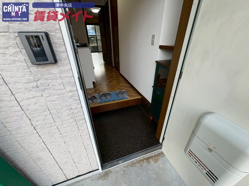 玄関　別部屋の写真