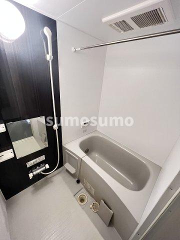 バス・シャワールーム　落ち着いた空間のお風呂です