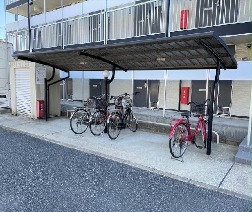 その他共有部分　屋根付き駐輪場完備