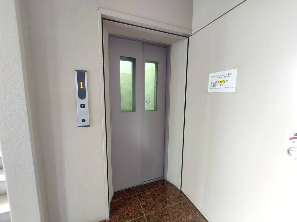 エントランス　エレベーター