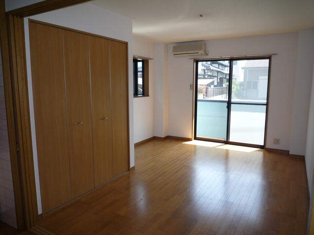 居室・リビング　ゆったり過ごせる居間です