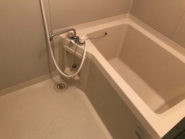 バス・シャワールーム　落ち着いた空間のお風呂です