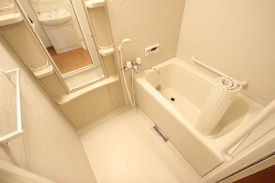 バス・シャワールーム　※別部屋の写真です