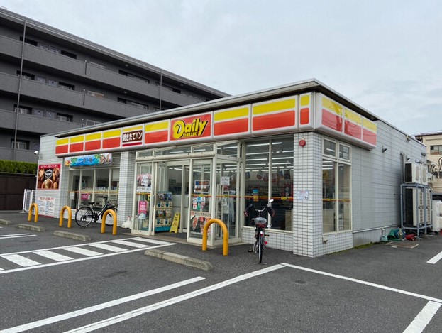コンビニ　デイリーヤマザキ広島戸坂中町店（コンビニ）まで636m