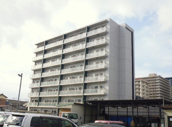 建物外観　駅南エリアのオートロック付きマンション