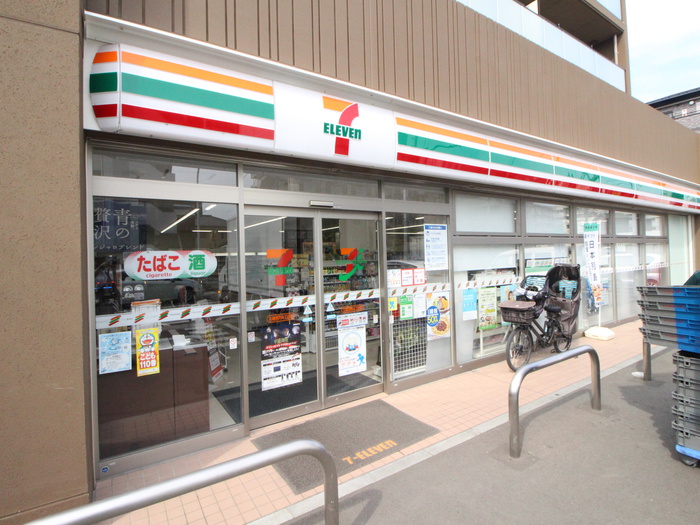 コンビニ　セブンイレブン（コンビニ）まで30m