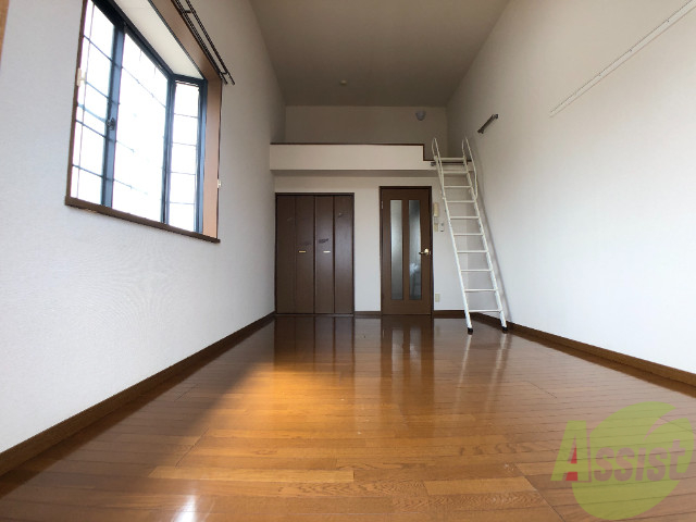 居室・リビング　明るい光が差し込む素敵なお部屋ですね～。