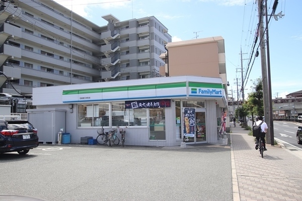 コンビニ　ファミリーマート尼崎塚口本町店（コンビニ）まで389m