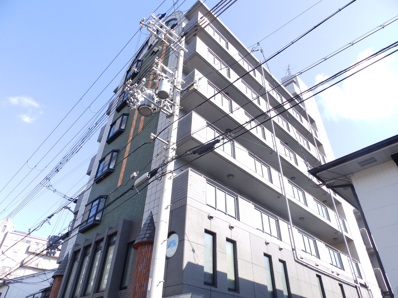 建物外観　学生さんにもオススメです