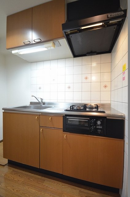 キッチン　同物件、別号室の写真です。