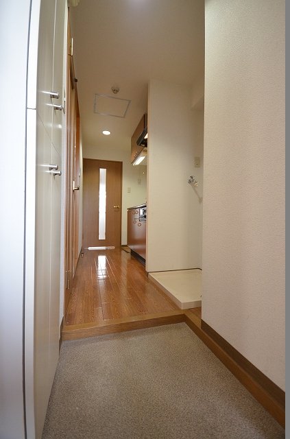 玄関　同物件、別号室の写真です。