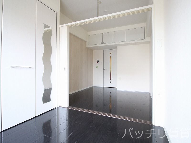 居室・リビング　写真は別号室の為、現状優先になります。