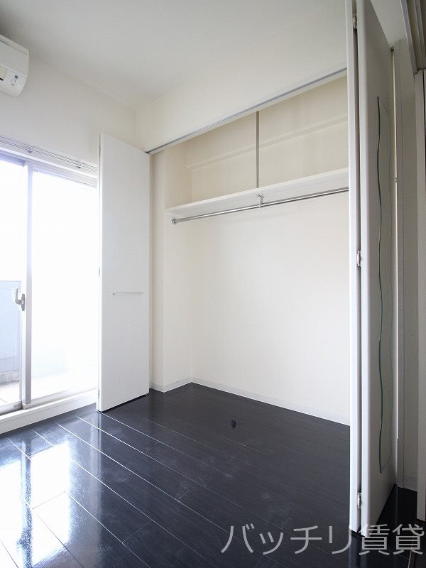 収納　写真は別号室の為、現状優先になります。