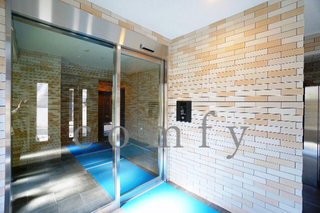 エントランス　オートロック付きエントランス