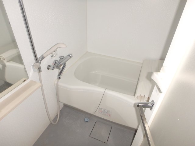 バス・シャワールーム　反転のお部屋の参考写真となります。