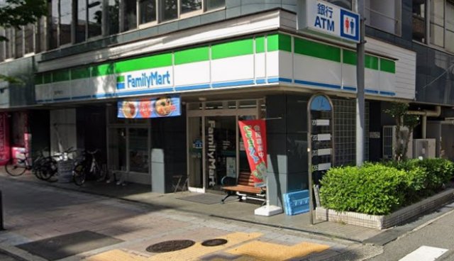コンビニ　ファミリーマート（コンビニ）まで380m