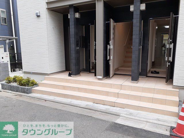 エントランス　★お問い合わせはタウンハウジングまで★