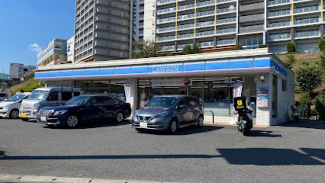 コンビニ　ローソン若葉台駅前店（コンビニ）まで337m