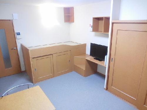 その他部屋・スペース　2Ｆ居室の床面は、フローリング敷きで御座います。