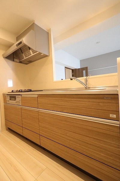 キッチン　グリル付き3口システムキッチン。