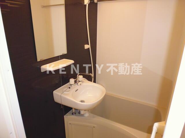 バス・シャワールーム　落ち着いた空間のお風呂です