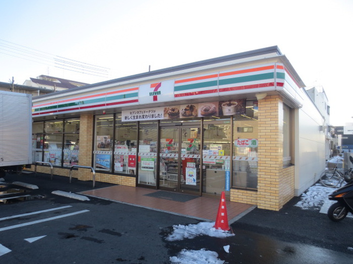 コンビニ　セブンイレブン足立神明南（コンビニ）まで427m