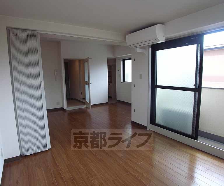 居室・リビング　広く自分で間仕切れるタイプのお部屋ですね